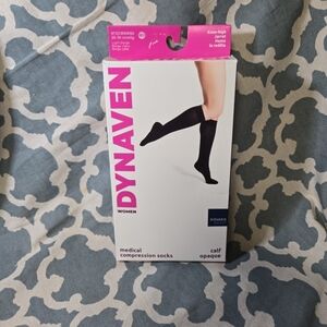 NEW DYNAVEN MEDICAL COMPRESSION SOCKS WOMENS KNEE HIGH MEDIUM SHORT beige